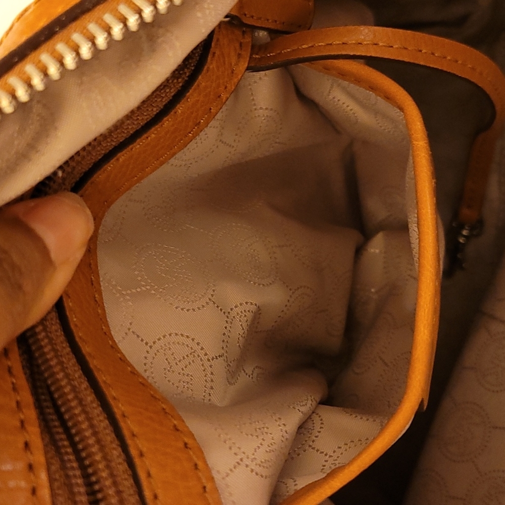 Authentic. Vintage. MICHAEL Michael Kors Brown Distressed Leather Bag - Picture 10 of 14